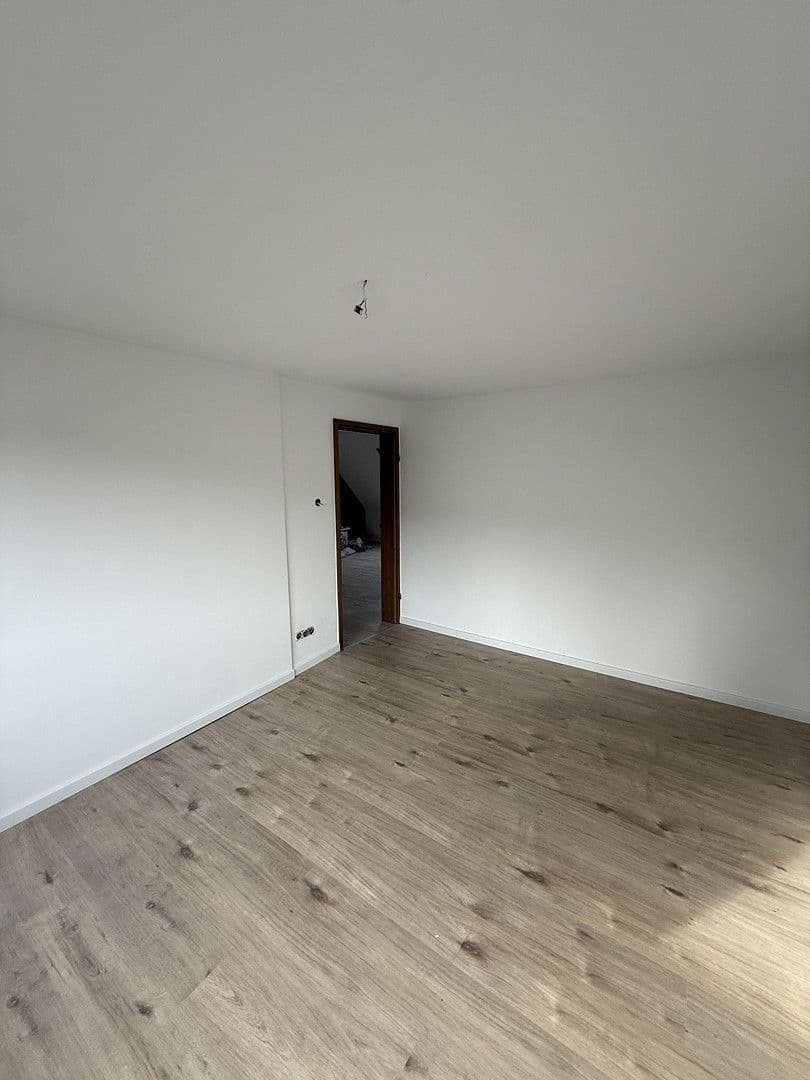 Prenájom bytu 3-izbový 80 m², Hellenthal, Severné Porýnie - Westfálsko Prenájom bytu 3-izbový 80 m², Hellenthal, Severné Porýnie - Westfálsko