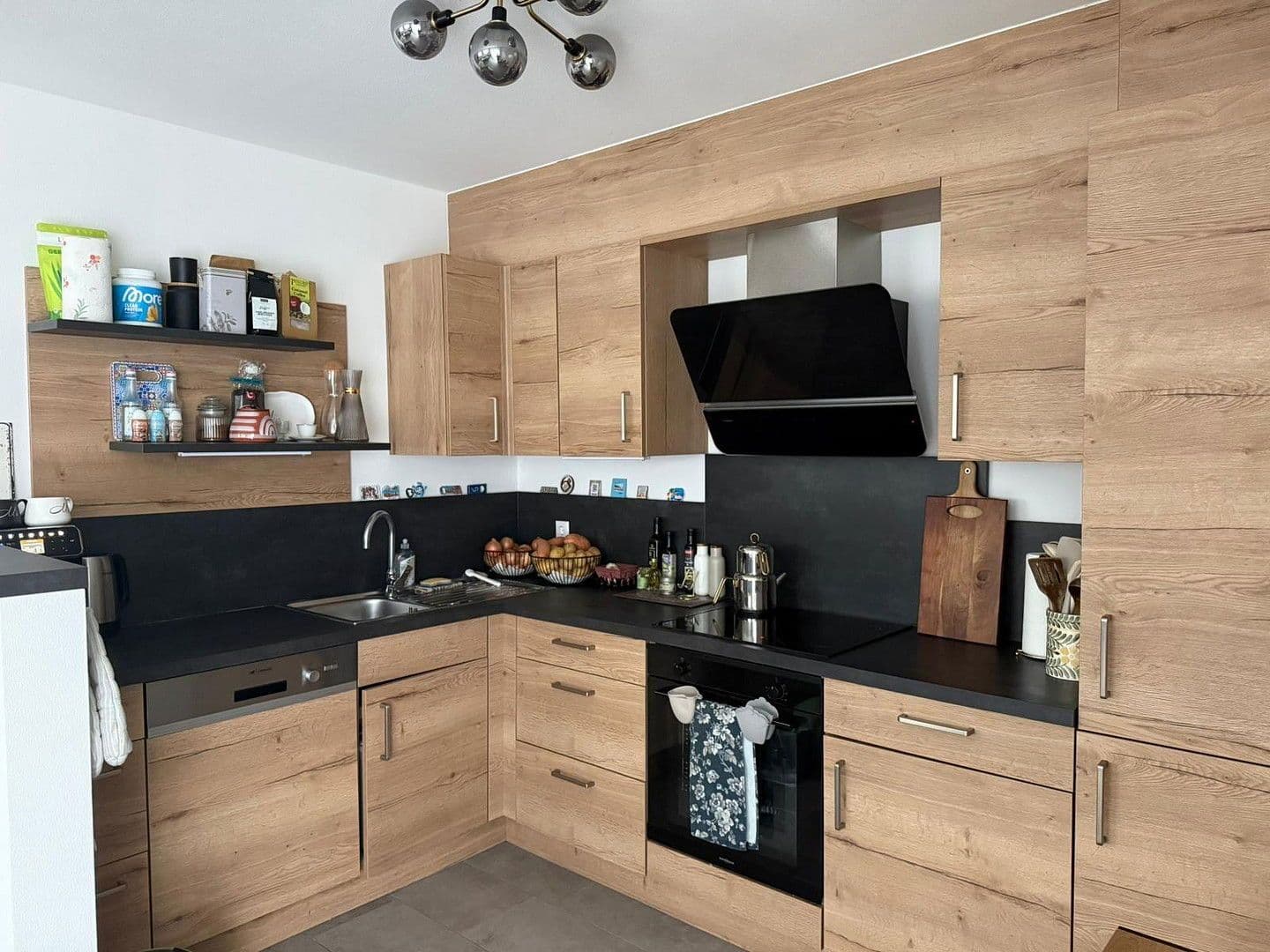 Prenájom bytu 2-izbový 85 m², Bruchsal, Bádensko-Wurttembersko Prenájom bytu 2-izbový 85 m², Bruchsal, Bádensko-Wurttembersko