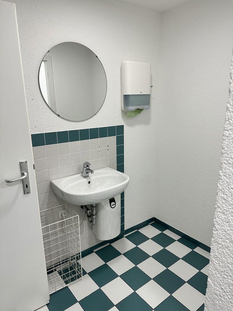 Prenájom nebytového priestoru 588 m², Mühllach 11, Röthenbach an der Pegnitz, Bavorsko Prenájom nebytového priestoru 588 m², Mühllach 11, Röthenbach an der Pegnitz, Bavorsko