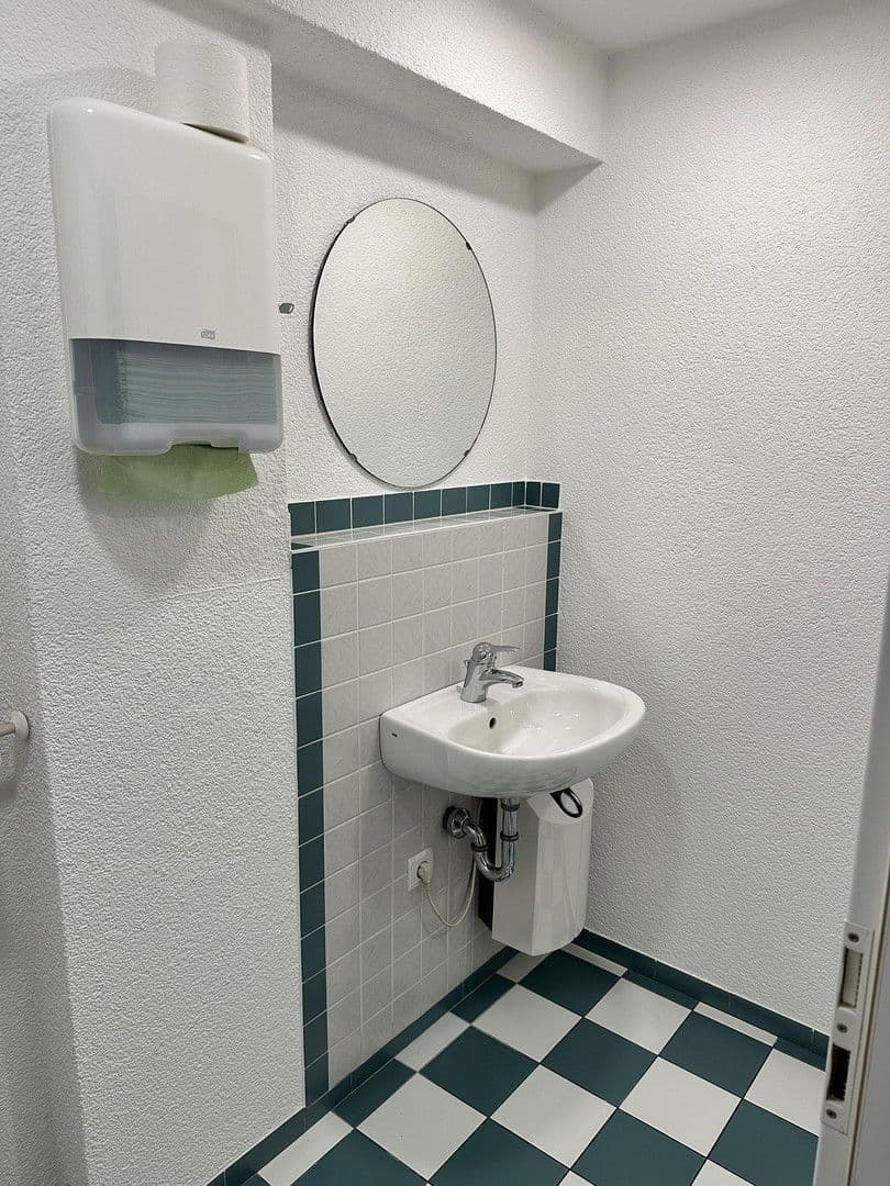 Prenájom nebytového priestoru 588 m², Mühllach 11, Röthenbach an der Pegnitz, Bavorsko Prenájom nebytového priestoru 588 m², Mühllach 11, Röthenbach an der Pegnitz, Bavorsko