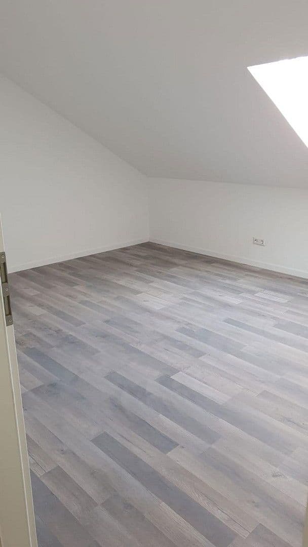 Prenájom domu 161 m², pozemek 300 m², Wettin-Löbejün, Sasko-Anhaltsko Prenájom domu 161 m², pozemek 300 m², Wettin-Löbejün, Sasko-Anhaltsko