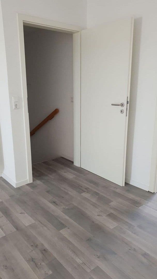 Prenájom domu 161 m², pozemek 300 m², Wettin-Löbejün, Sasko-Anhaltsko Prenájom domu 161 m², pozemek 300 m², Wettin-Löbejün, Sasko-Anhaltsko