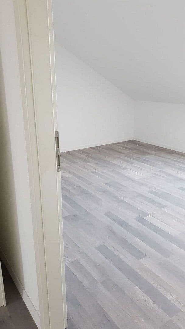 Prenájom domu 161 m², pozemek 300 m², Wettin-Löbejün, Sasko-Anhaltsko Prenájom domu 161 m², pozemek 300 m², Wettin-Löbejün, Sasko-Anhaltsko