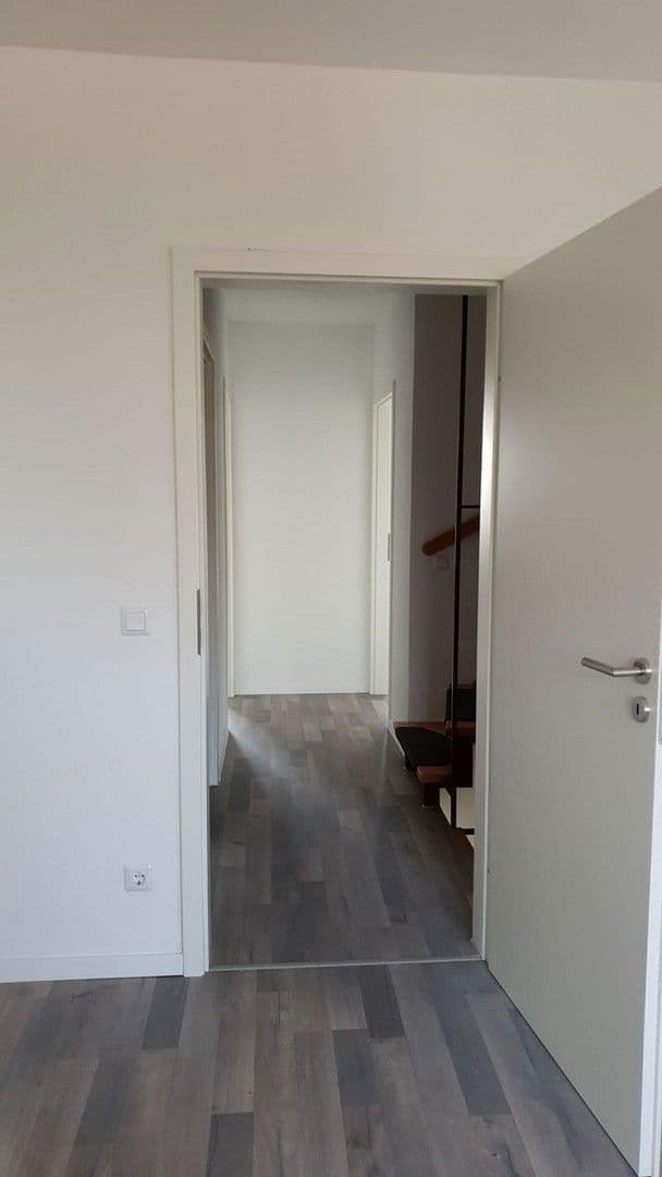 Prenájom domu 161 m², pozemek 300 m², Wettin-Löbejün, Sasko-Anhaltsko Prenájom domu 161 m², pozemek 300 m², Wettin-Löbejün, Sasko-Anhaltsko