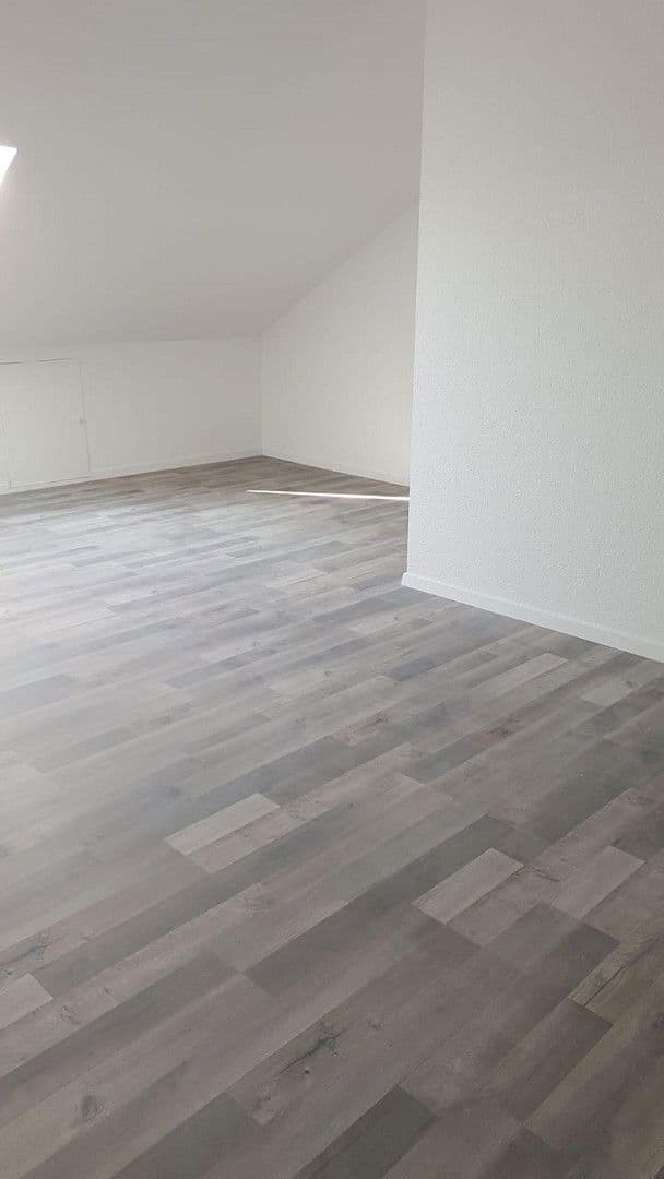 Prenájom domu 161 m², pozemek 300 m², Wettin-Löbejün, Sasko-Anhaltsko Prenájom domu 161 m², pozemek 300 m², Wettin-Löbejün, Sasko-Anhaltsko