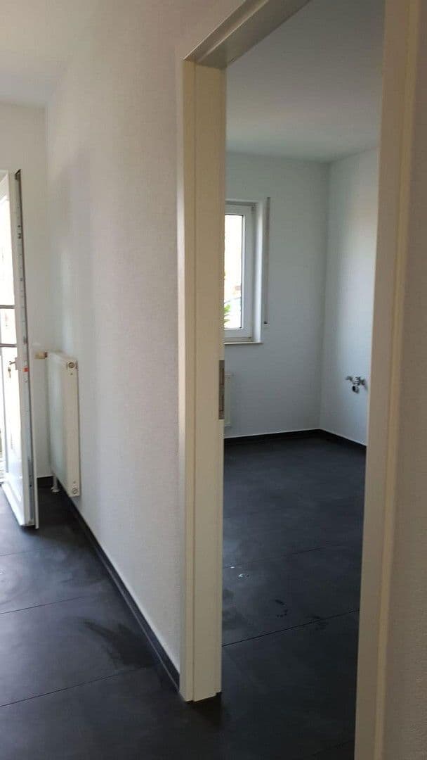 Prenájom domu 161 m², pozemek 300 m², Wettin-Löbejün, Sasko-Anhaltsko Prenájom domu 161 m², pozemek 300 m², Wettin-Löbejün, Sasko-Anhaltsko