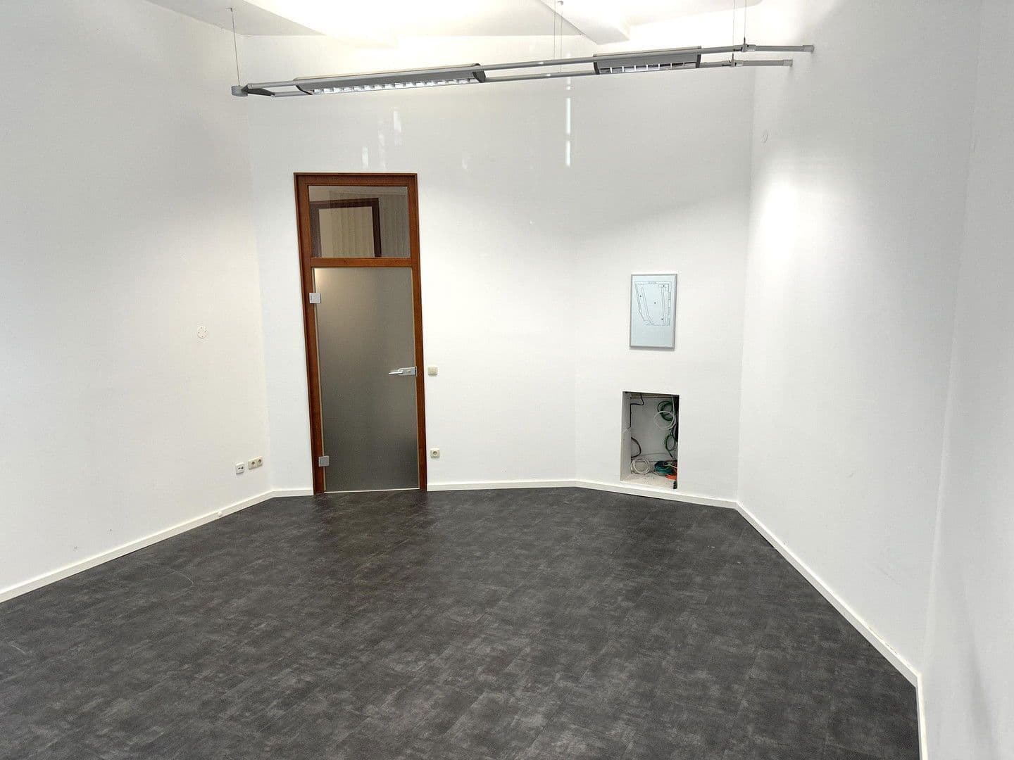 Prenájom kancelárie 66 m², Giesensdorfer Str. 29, Berlin, Berlín Prenájom kancelárie 66 m², Giesensdorfer Str. 29, Berlin, Berlín
