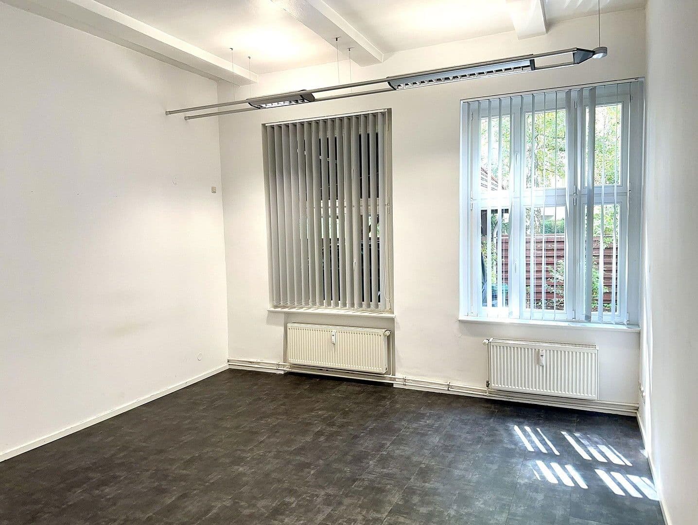 Prenájom kancelárie 66 m², Giesensdorfer Str. 29, Berlin, Berlín Prenájom kancelárie 66 m², Giesensdorfer Str. 29, Berlin, Berlín