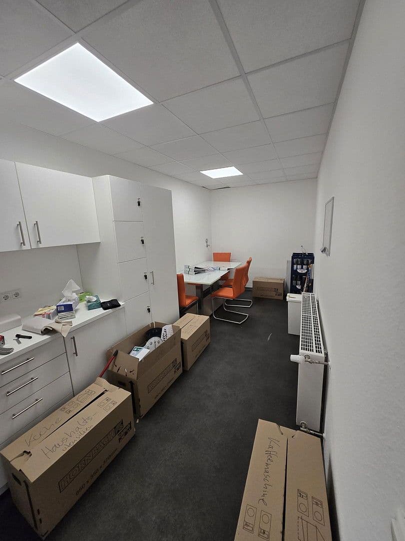 Prenájom nebytového priestoru 280 m², Viersener Straße 240, Mönchengladbach, Severné Porýnie - Westfálsko Prenájom nebytového priestoru 280 m², Viersener Straße 240, Mönchengladbach, Severné Porýnie - Westfálsko