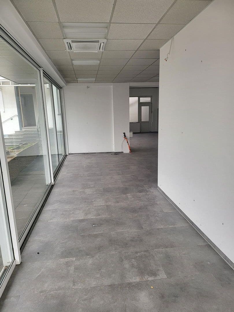 Prenájom nebytového priestoru 280 m², Viersener Straße 240, Mönchengladbach, Severné Porýnie - Westfálsko Prenájom nebytového priestoru 280 m², Viersener Straße 240, Mönchengladbach, Severné Porýnie - Westfálsko