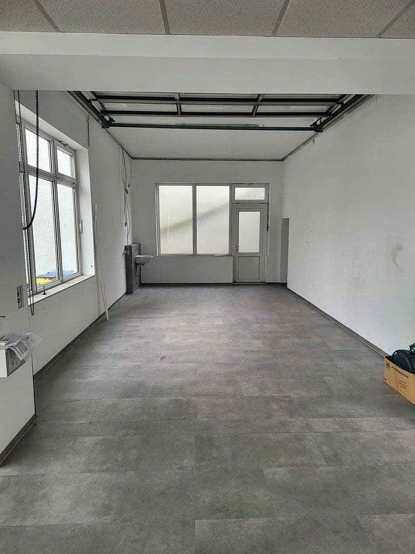 Prenájom nebytového priestoru 280 m², Viersener Straße 240, Mönchengladbach, Severné Porýnie - Westfálsko Prenájom nebytového priestoru 280 m², Viersener Straße 240, Mönchengladbach, Severné Porýnie - Westfálsko