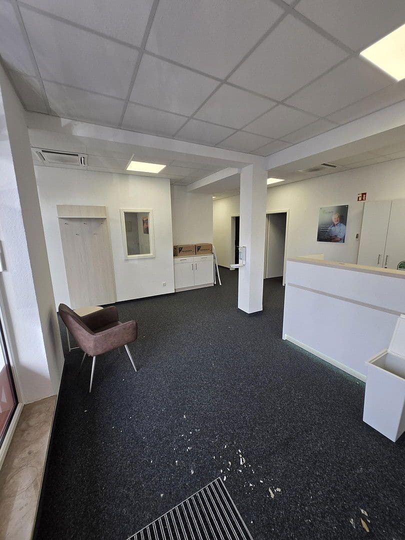 Prenájom nebytového priestoru 280 m², Viersener Straße 240, Mönchengladbach, Severné Porýnie - Westfálsko Prenájom nebytového priestoru 280 m², Viersener Straße 240, Mönchengladbach, Severné Porýnie - Westfálsko