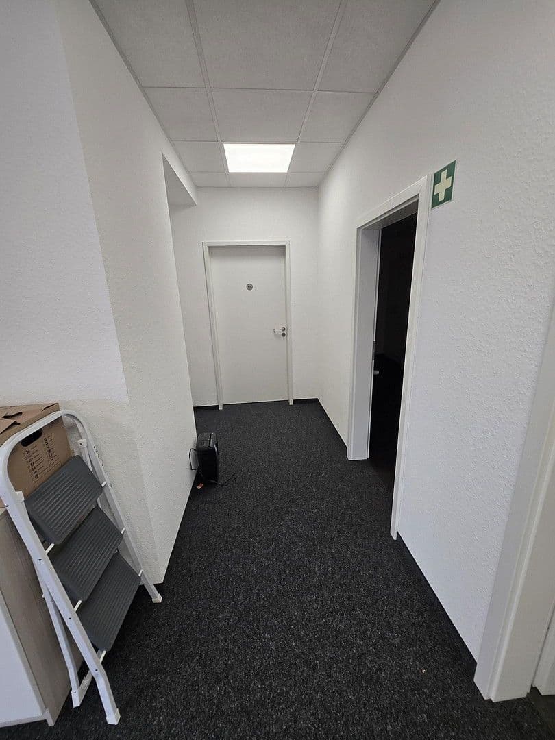 Prenájom nebytového priestoru 280 m², Viersener Straße 240, Mönchengladbach, Severné Porýnie - Westfálsko Prenájom nebytového priestoru 280 m², Viersener Straße 240, Mönchengladbach, Severné Porýnie - Westfálsko