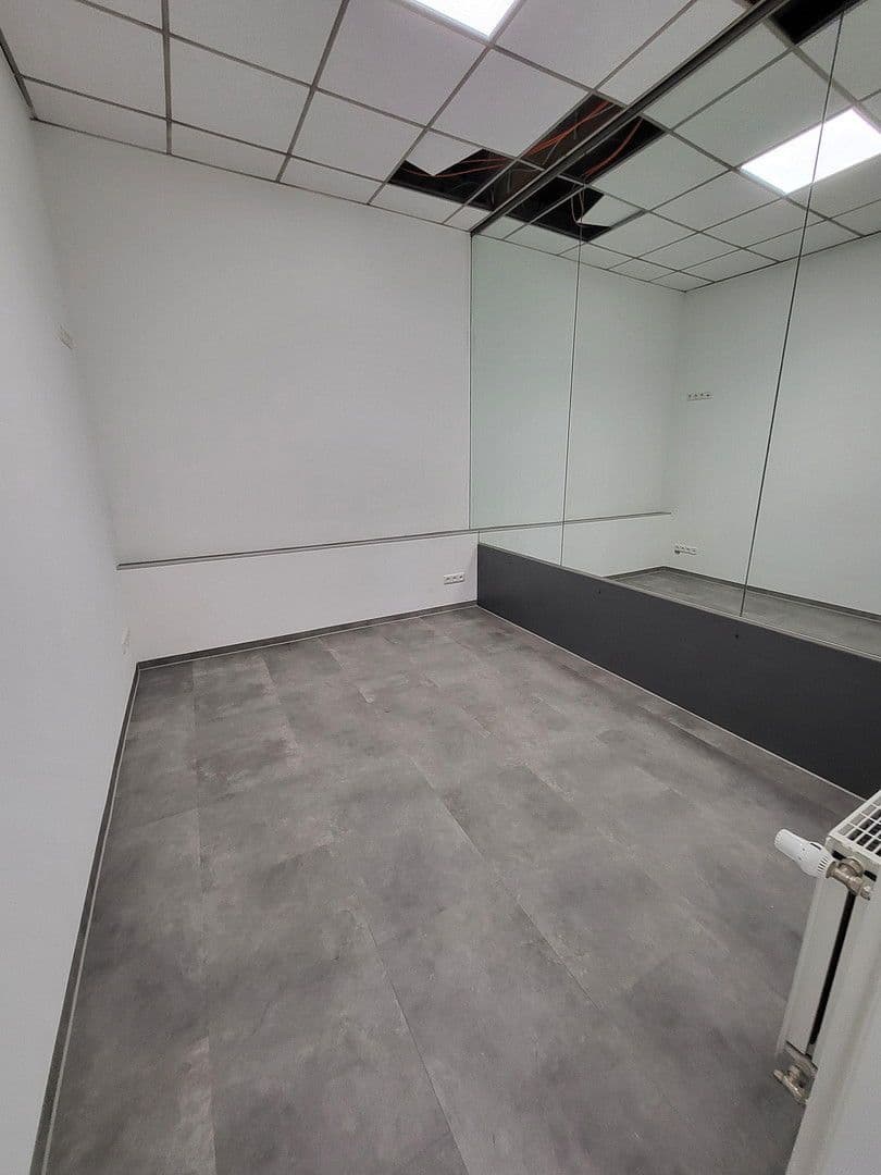 Prenájom nebytového priestoru 280 m², Viersener Straße 240, Mönchengladbach, Severné Porýnie - Westfálsko Prenájom nebytového priestoru 280 m², Viersener Straße 240, Mönchengladbach, Severné Porýnie - Westfálsko