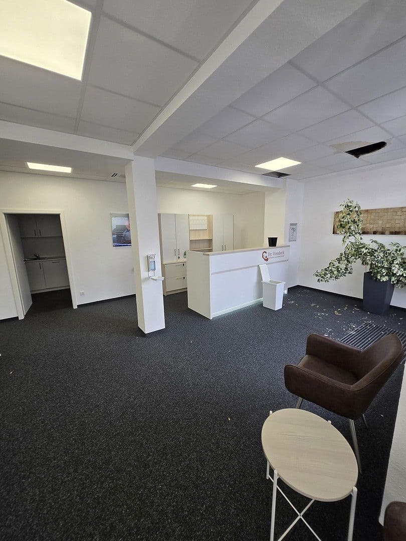 Prenájom nebytového priestoru 280 m², Viersener Straße 240, Mönchengladbach, Severné Porýnie - Westfálsko Prenájom nebytového priestoru 280 m², Viersener Straße 240, Mönchengladbach, Severné Porýnie - Westfálsko