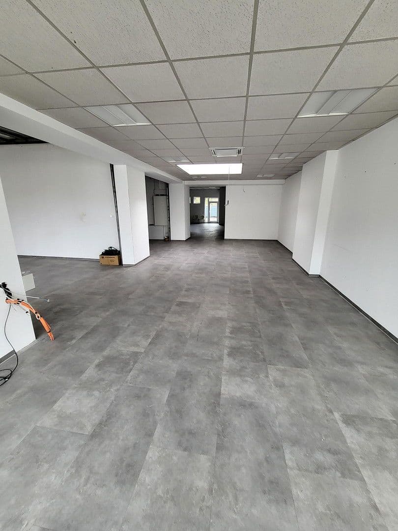 Prenájom nebytového priestoru 280 m², Viersener Straße 240, Mönchengladbach, Severné Porýnie - Westfálsko Prenájom nebytového priestoru 280 m², Viersener Straße 240, Mönchengladbach, Severné Porýnie - Westfálsko