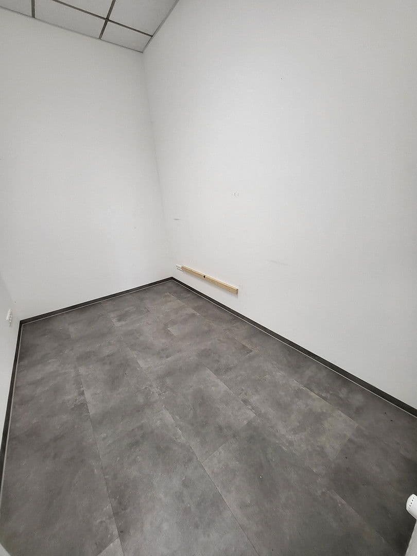 Prenájom nebytového priestoru 280 m², Viersener Straße 240, Mönchengladbach, Severné Porýnie - Westfálsko Prenájom nebytového priestoru 280 m², Viersener Straße 240, Mönchengladbach, Severné Porýnie - Westfálsko