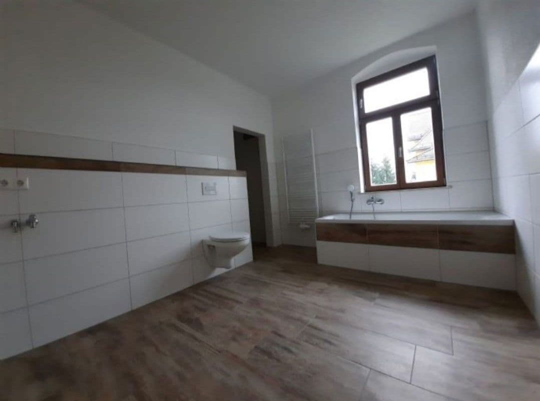 Prenájom bytu 4-izbový 116 m², August-Bebel-Straße 41, Oppach, Sasko Prenájom bytu 4-izbový 116 m², August-Bebel-Straße 41, Oppach, Sasko