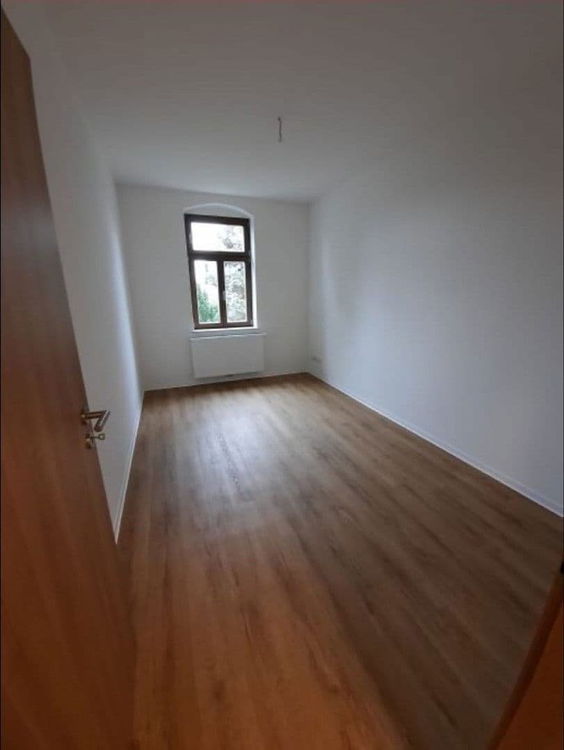 Prenájom bytu 4-izbový 116 m², August-Bebel-Straße 41, Oppach, Sasko Prenájom bytu 4-izbový 116 m², August-Bebel-Straße 41, Oppach, Sasko
