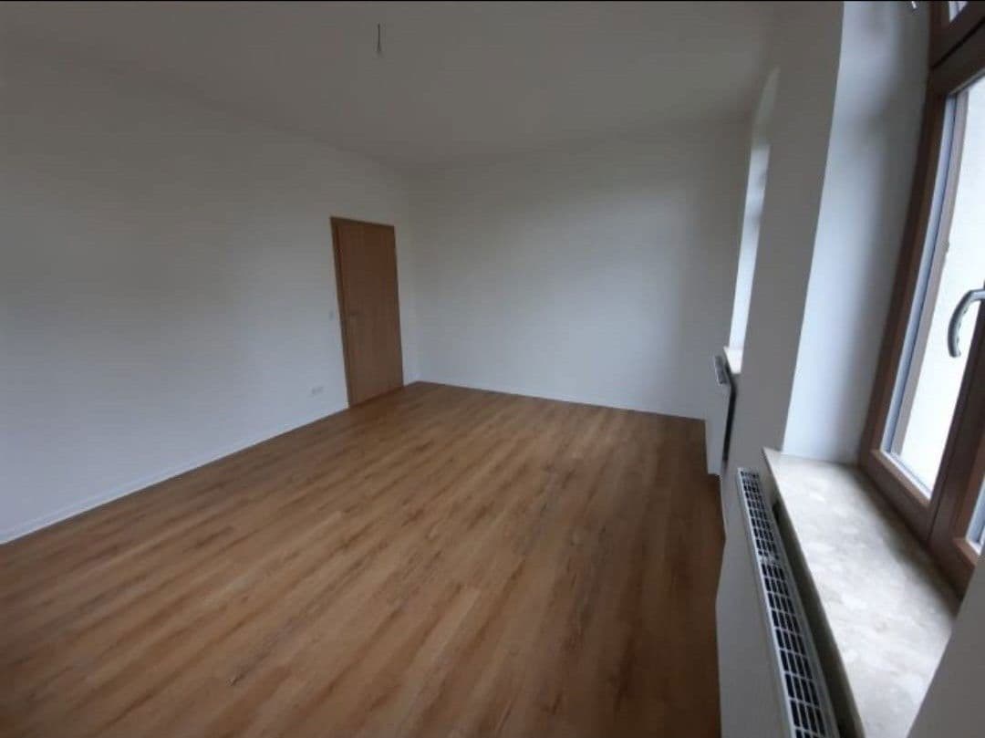 Prenájom bytu 4-izbový 116 m², August-Bebel-Straße 41, Oppach, Sasko Prenájom bytu 4-izbový 116 m², August-Bebel-Straße 41, Oppach, Sasko