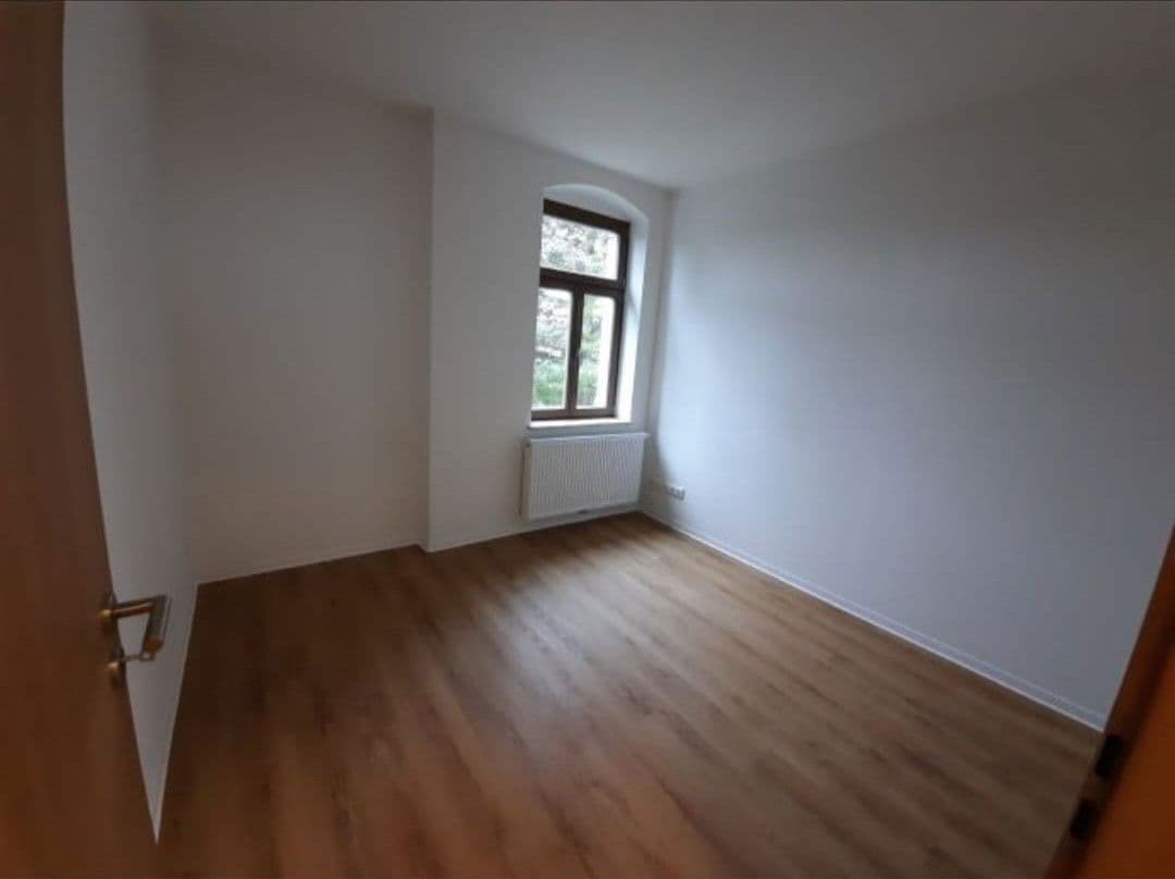 Prenájom bytu 4-izbový 116 m², August-Bebel-Straße 41, Oppach, Sasko Prenájom bytu 4-izbový 116 m², August-Bebel-Straße 41, Oppach, Sasko