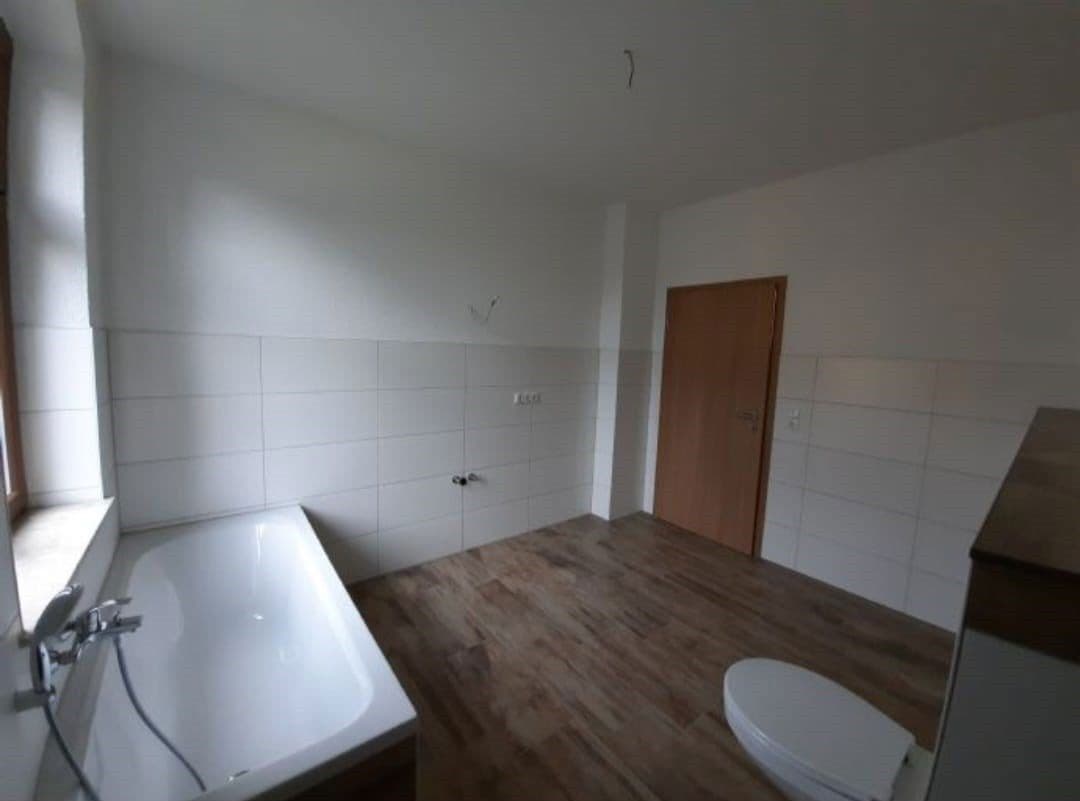 Prenájom bytu 4-izbový 116 m², August-Bebel-Straße 41, Oppach, Sasko Prenájom bytu 4-izbový 116 m², August-Bebel-Straße 41, Oppach, Sasko