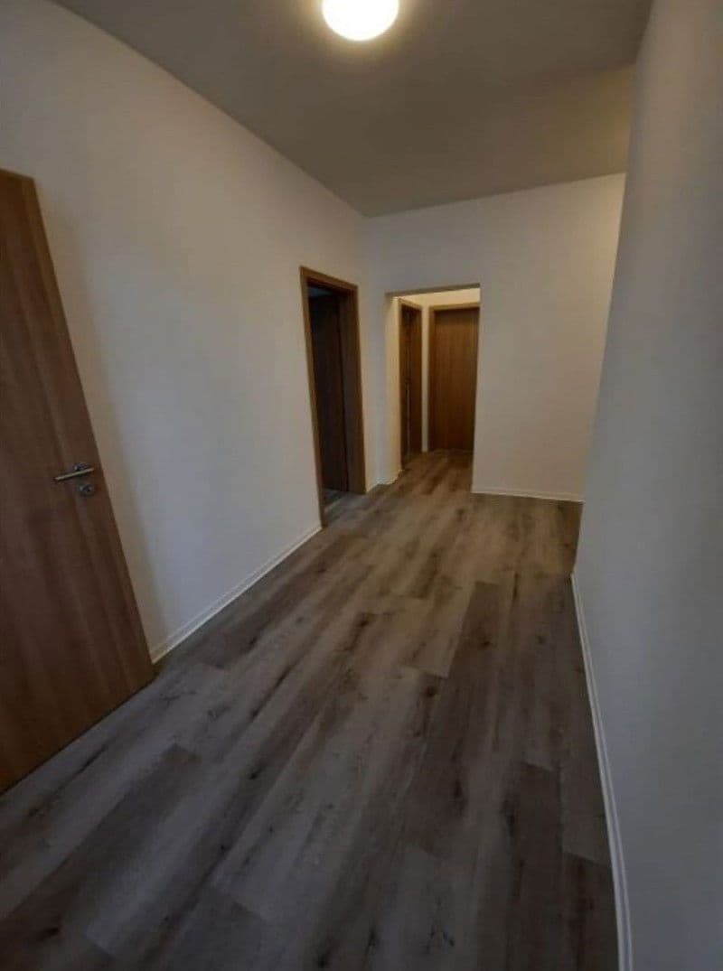 Prenájom bytu 4-izbový 116 m², August-Bebel-Straße 41, Oppach, Sasko Prenájom bytu 4-izbový 116 m², August-Bebel-Straße 41, Oppach, Sasko