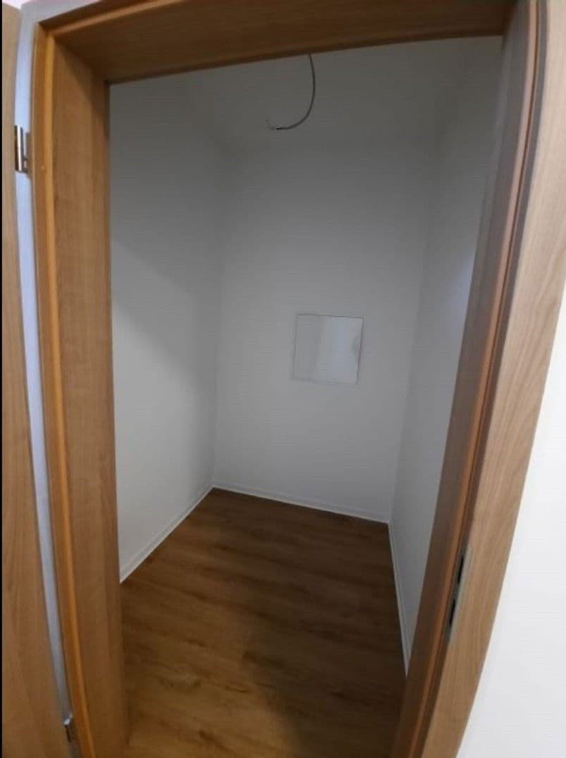 Prenájom bytu 4-izbový 116 m², August-Bebel-Straße 41, Oppach, Sasko Prenájom bytu 4-izbový 116 m², August-Bebel-Straße 41, Oppach, Sasko