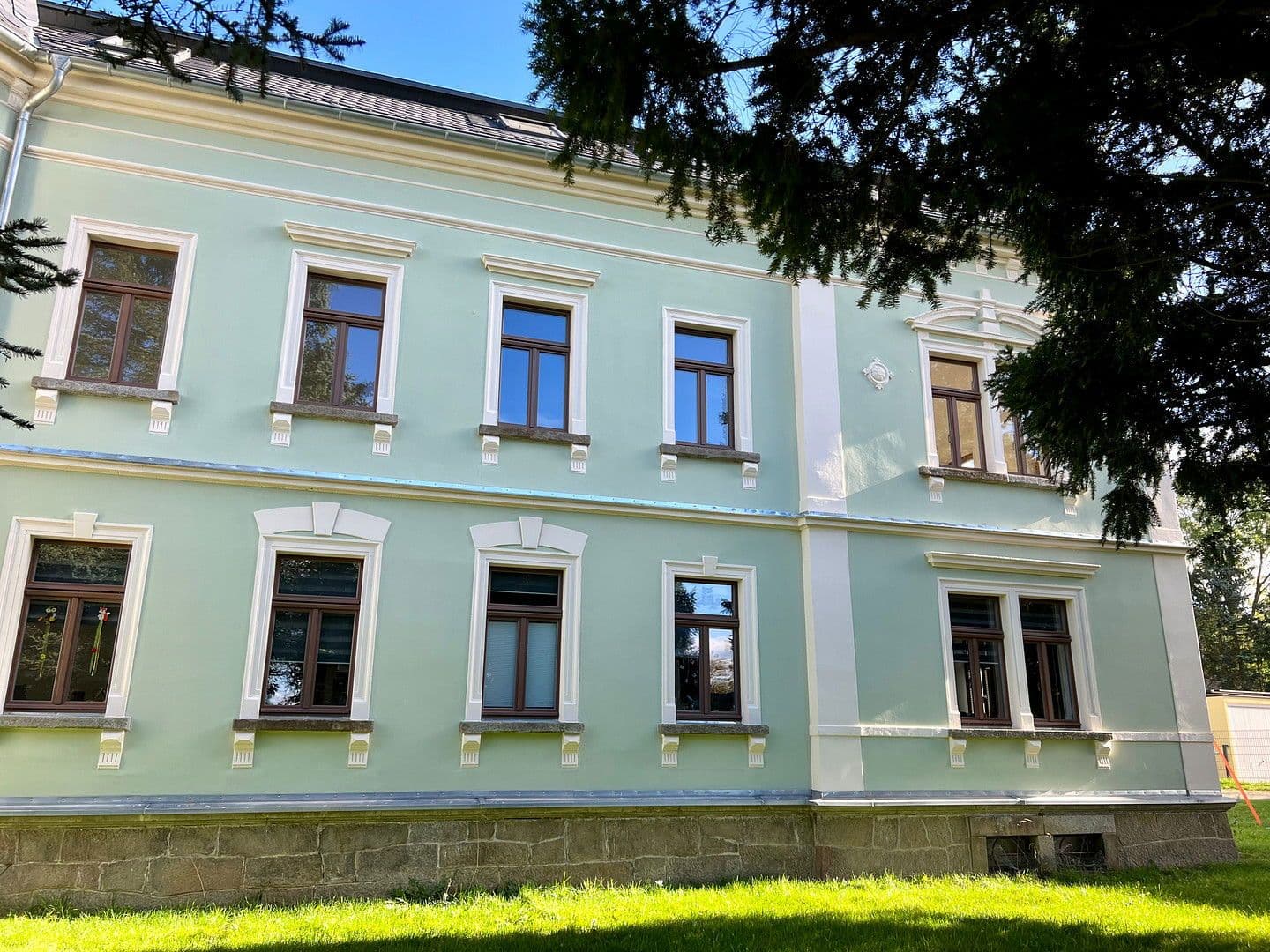 Prenájom bytu 4-izbový 116 m², August-Bebel-Straße 41, Oppach, Sasko Prenájom bytu 4-izbový 116 m², August-Bebel-Straße 41, Oppach, Sasko