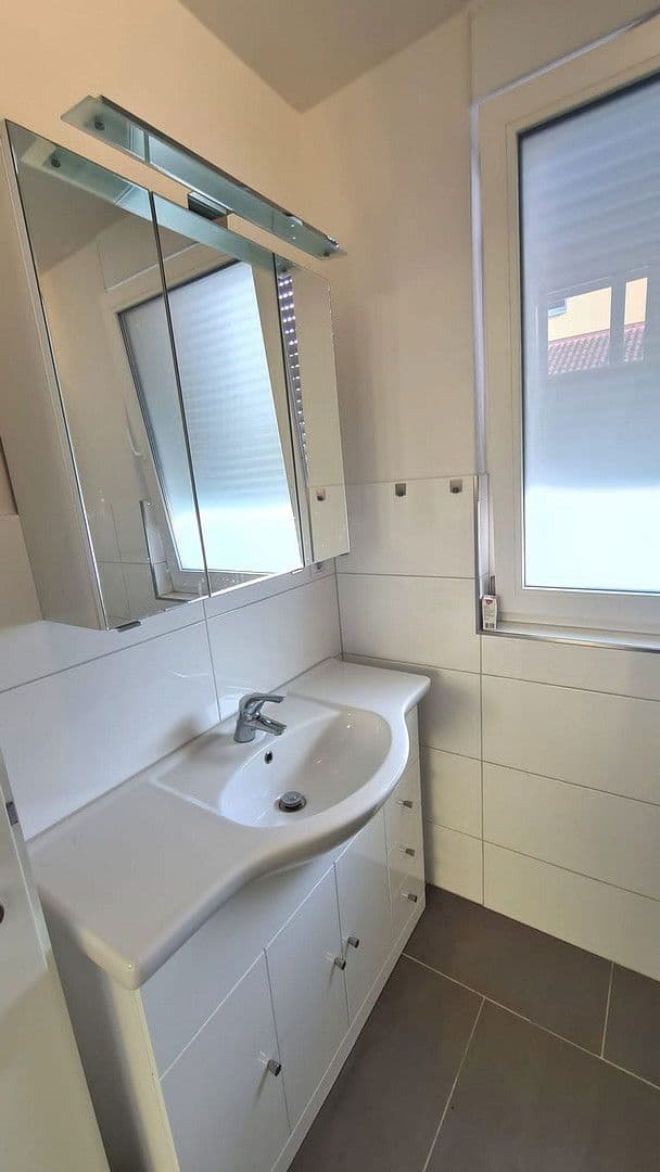 Prenájom bytu 2-izbový 60 m², Langenfeld (Rheinland), Severné Porýnie - Westfálsko Prenájom bytu 2-izbový 60 m², Langenfeld (Rheinland), Severné Porýnie - Westfálsko