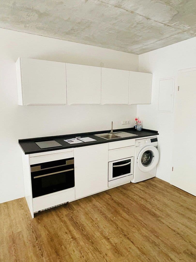 Prenájom bytu 1-izbový 28 m², Berlin, Berlín Prenájom bytu 1-izbový 28 m², Berlin, Berlín