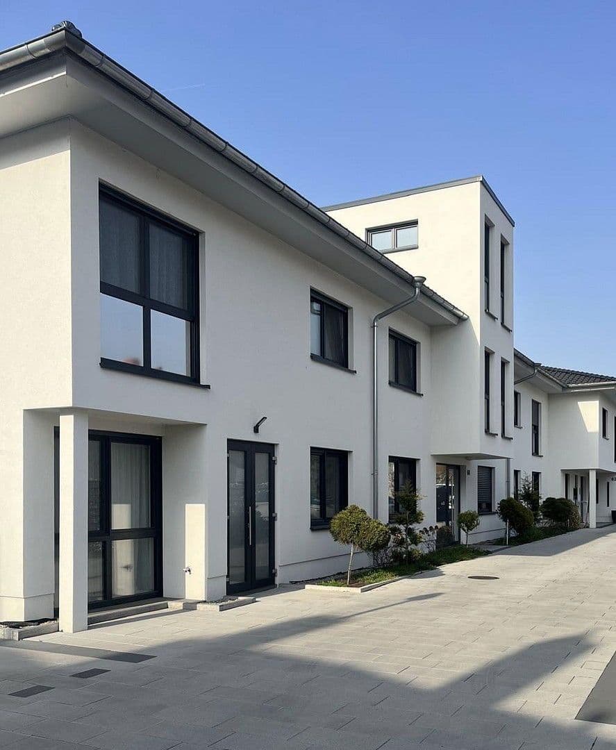 Prenájom bytu 4-izbový 115 m², Ludwigshafen, Porýnie-Falcko Prenájom bytu 4-izbový 115 m², Ludwigshafen, Porýnie-Falcko