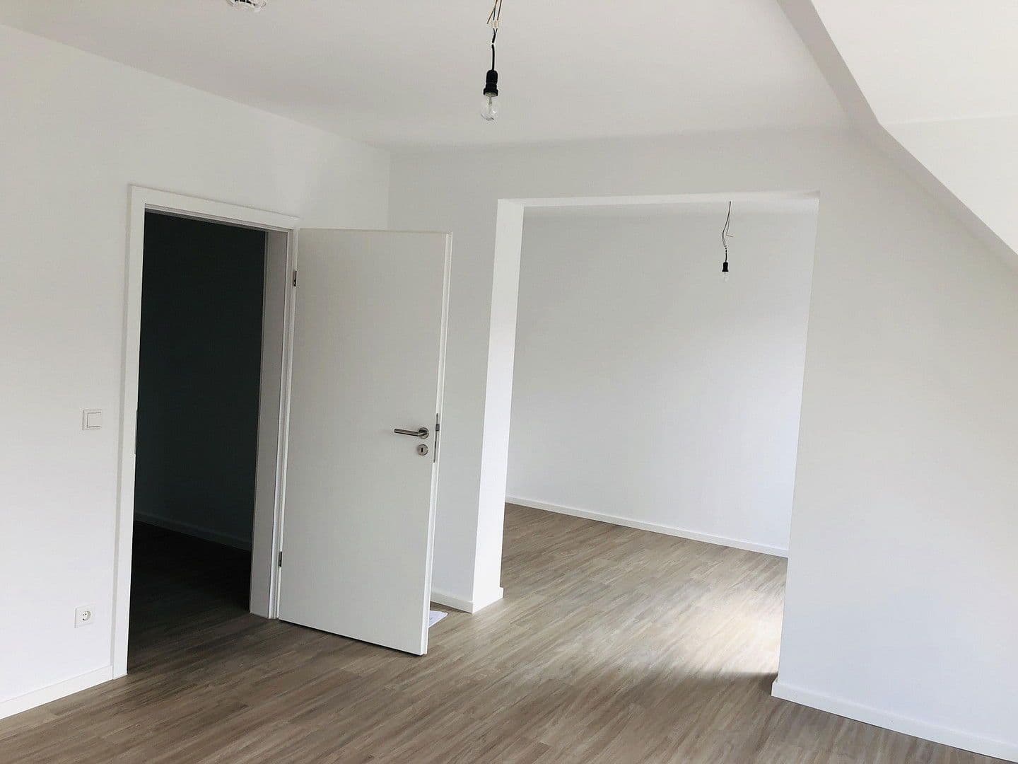 Prenájom bytu 2-izbový 58 m², Vautierstr. 77, Düsseldorf, Severné Porýnie - Westfálsko Prenájom bytu 2-izbový 58 m², Vautierstr. 77, Düsseldorf, Severné Porýnie - Westfálsko