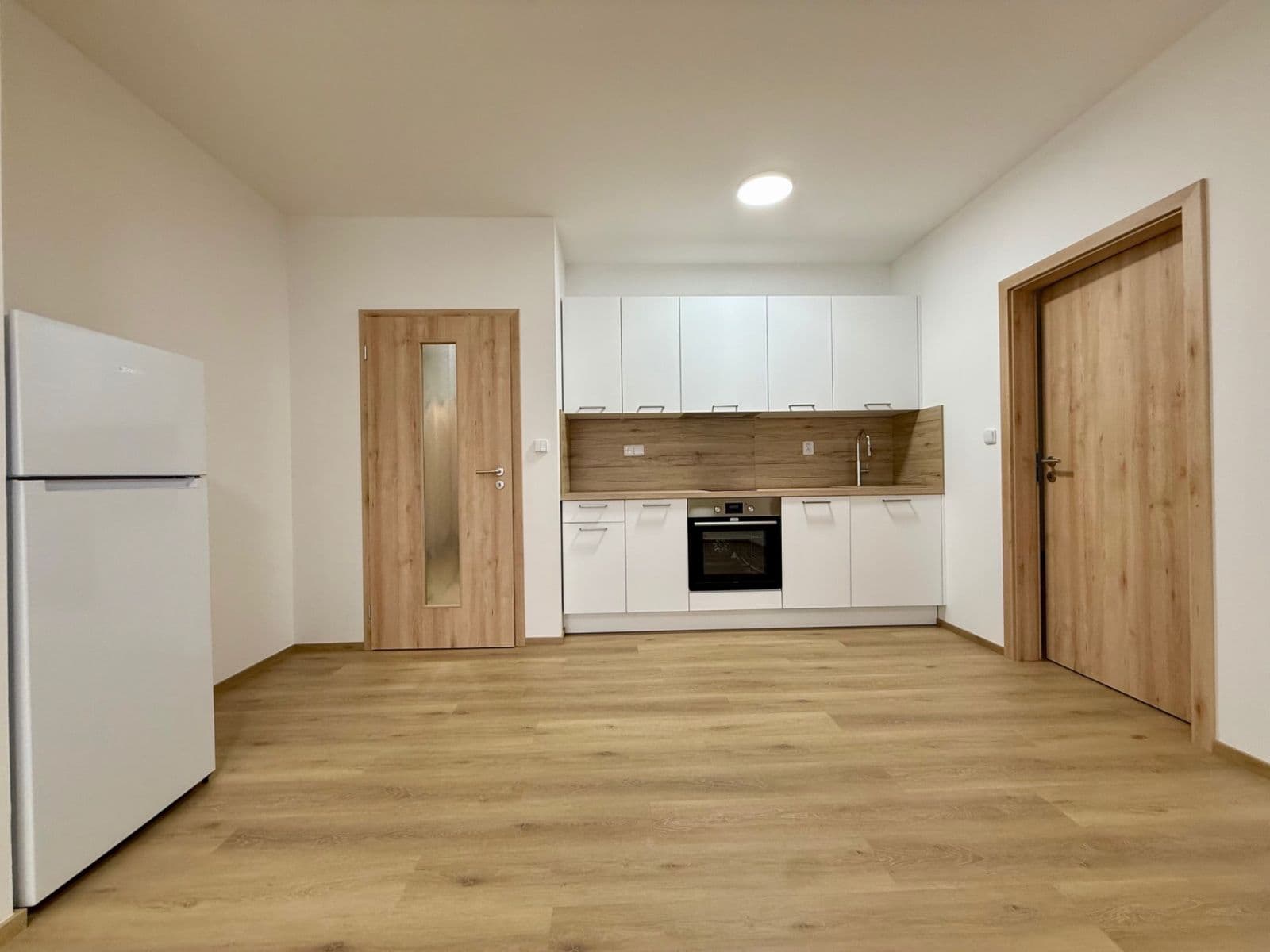 Prenájom bytu 3-izbový 56 m², Mochovská, Praha, Praha Prenájom bytu 3-izbový 56 m², Mochovská, Praha, Praha