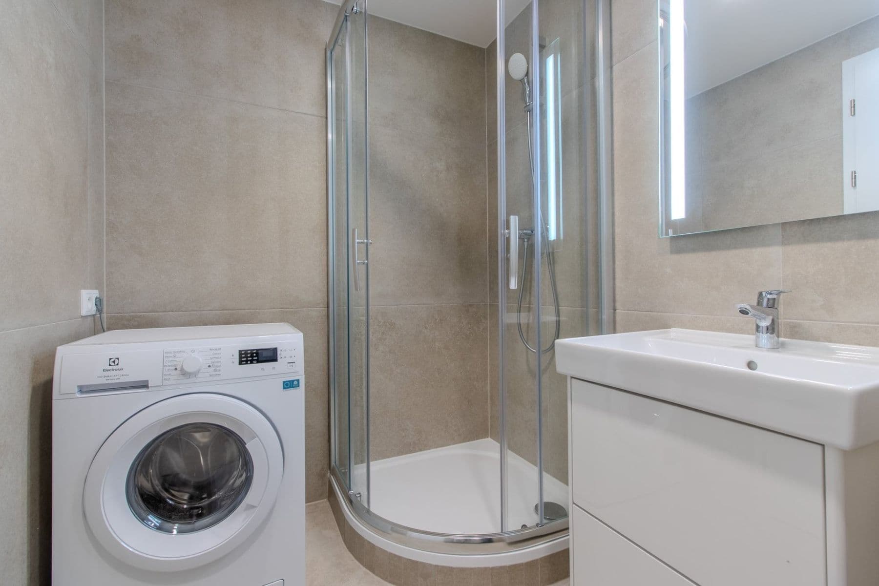 Prenájom bytu 1-izbový 33 m², Poděbradská, Praha, Praha Prenájom bytu 1-izbový 33 m², Poděbradská, Praha, Praha