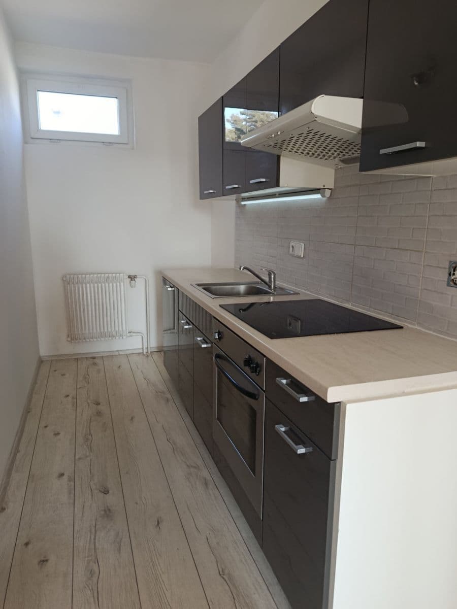 Prenájom bytu 3-izbový 60 m², Ant. Škváry, Kladno, Středočeský kraj Prenájom bytu 3-izbový 60 m², Ant. Škváry, Kladno, Středočeský kraj