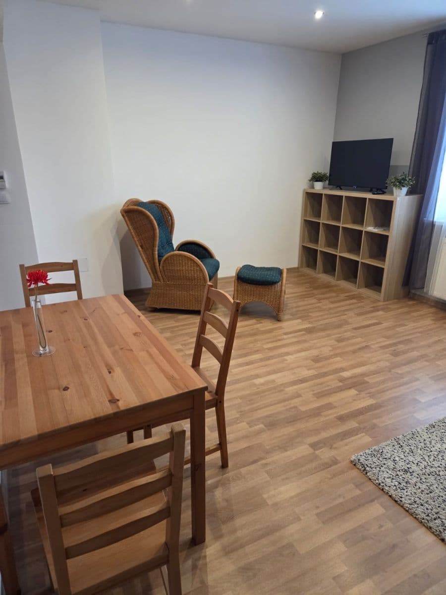 Prenájom bytu 2-izbový 46 m², Pod Krocínkou, Praha, Praha Prenájom bytu 2-izbový 46 m², Pod Krocínkou, Praha, Praha