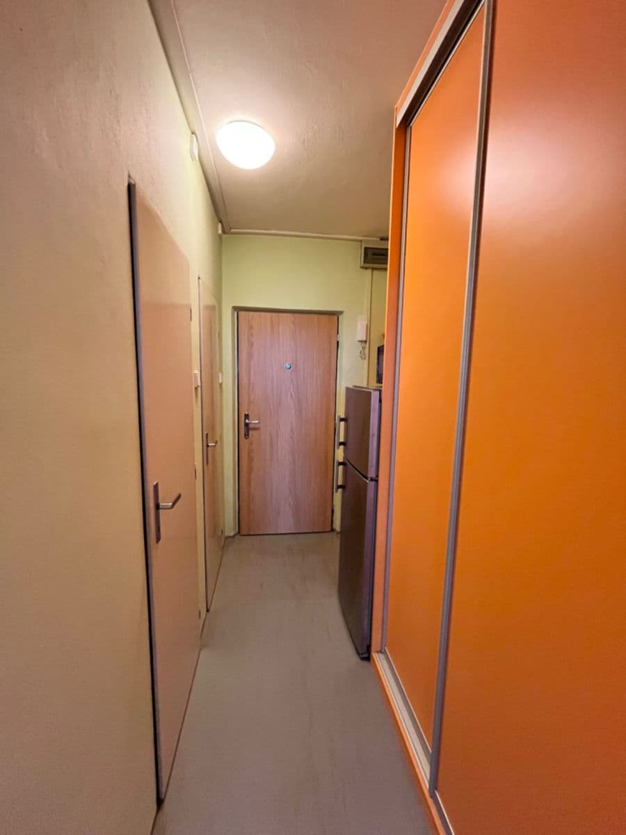 Prenájom bytu 1-izbový 25 m², Jabloňová, Praha, Praha Prenájom bytu 1-izbový 25 m², Jabloňová, Praha, Praha