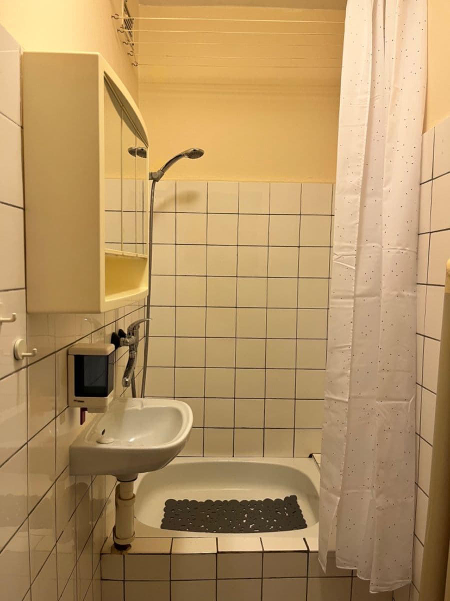 Prenájom bytu 1-izbový 25 m², Jabloňová, Praha, Praha Prenájom bytu 1-izbový 25 m², Jabloňová, Praha, Praha