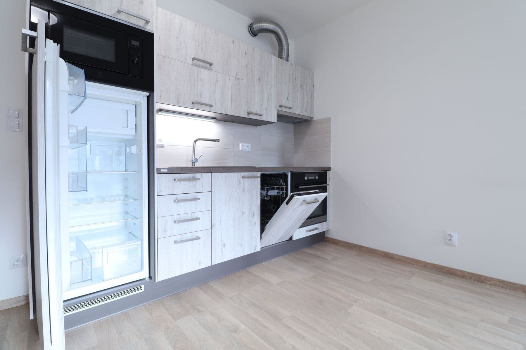 Prenájom bytu 1-izbový 38 m², Olgy Havlové, Praha, Praha Prenájom bytu 1-izbový 38 m², Olgy Havlové, Praha, Praha
