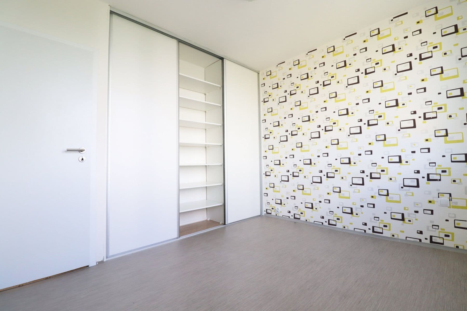 Prenájom bytu 3-izbový 56 m², Hurbanova, Praha, Praha Prenájom bytu 3-izbový 56 m², Hurbanova, Praha, Praha
