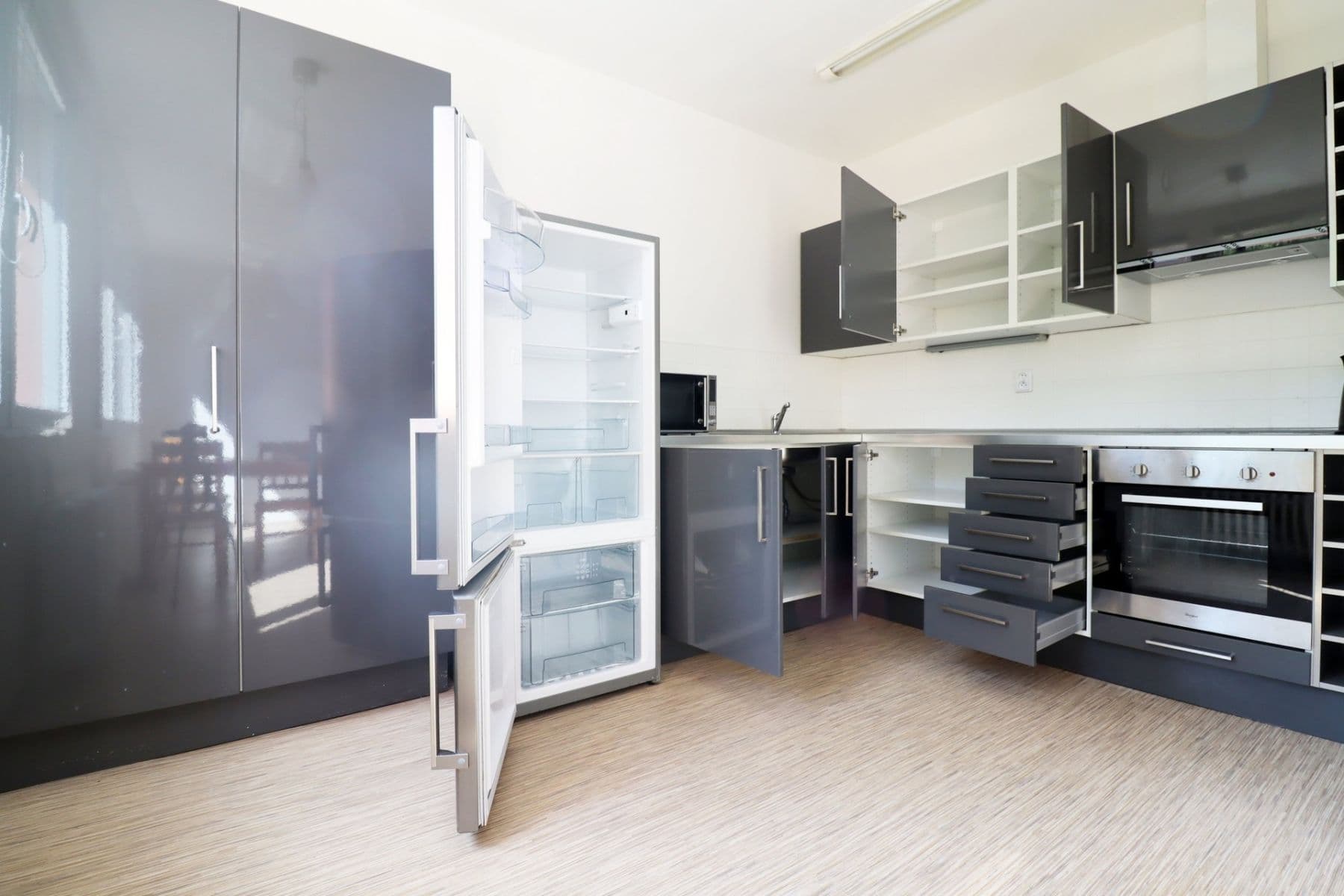 Prenájom bytu 3-izbový 56 m², Hurbanova, Praha, Praha Prenájom bytu 3-izbový 56 m², Hurbanova, Praha, Praha