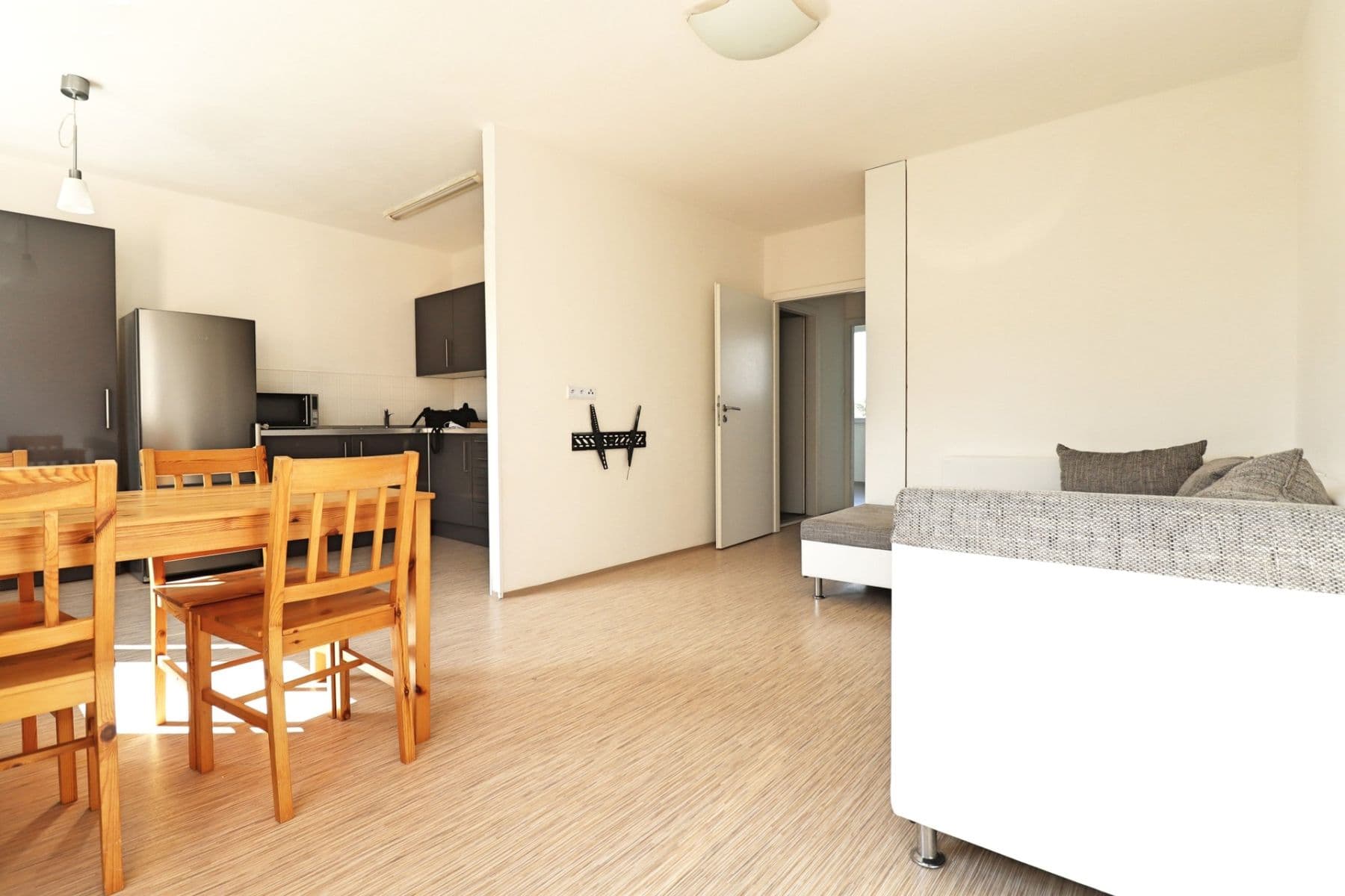 Prenájom bytu 3-izbový 56 m², Hurbanova, Praha, Praha Prenájom bytu 3-izbový 56 m², Hurbanova, Praha, Praha