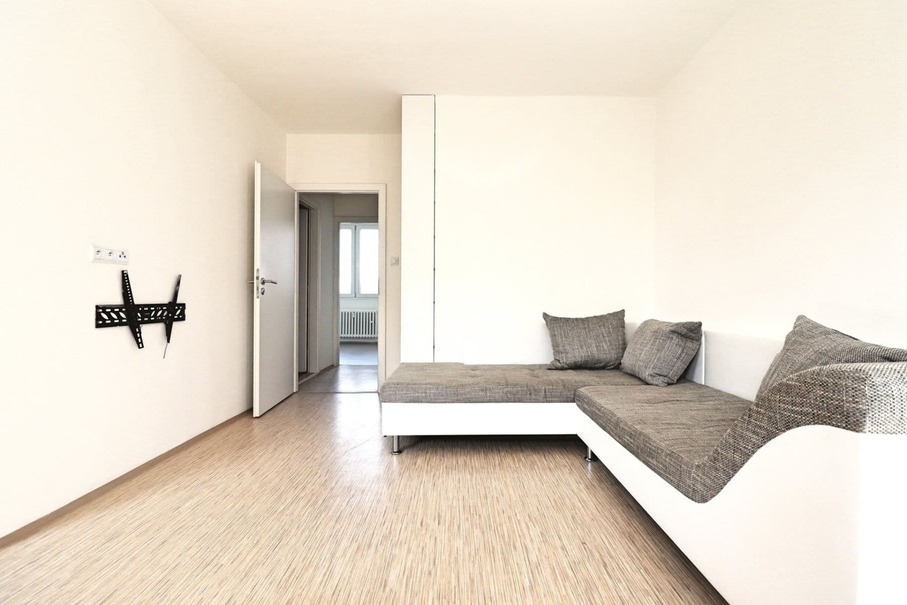 Prenájom bytu 3-izbový 56 m², Hurbanova, Praha, Praha Prenájom bytu 3-izbový 56 m², Hurbanova, Praha, Praha