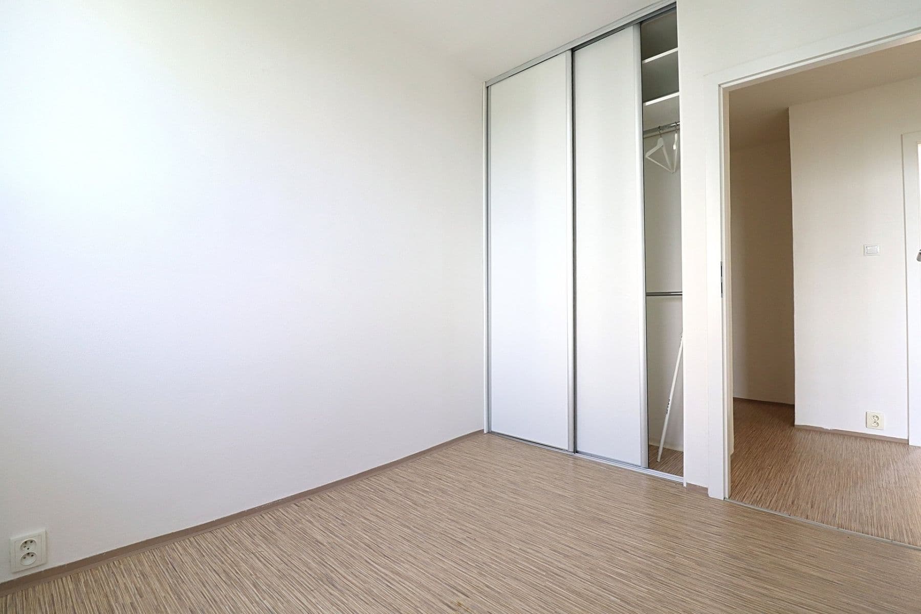 Prenájom bytu 3-izbový 56 m², Hurbanova, Praha, Praha Prenájom bytu 3-izbový 56 m², Hurbanova, Praha, Praha
