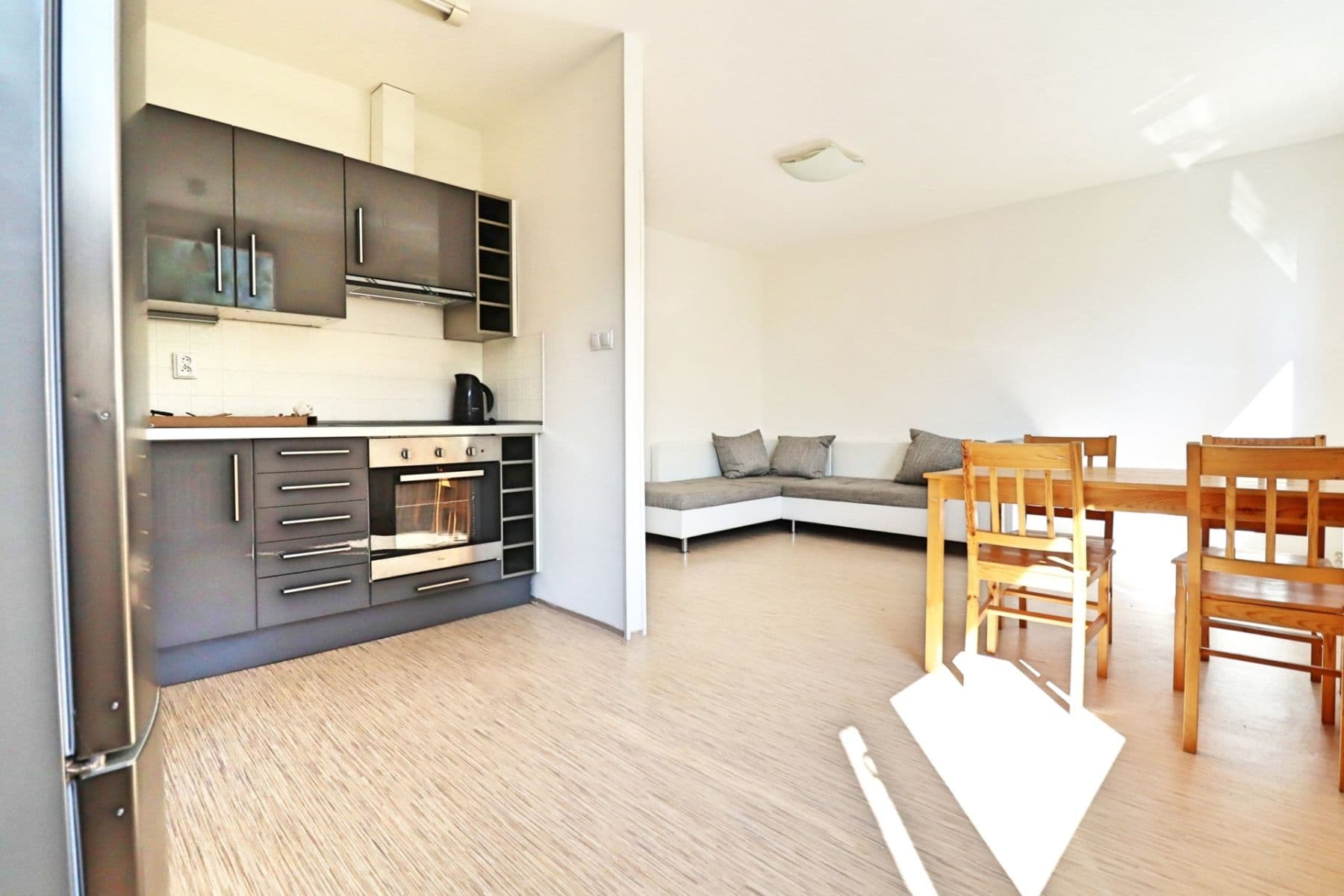 Prenájom bytu 3-izbový 56 m², Hurbanova, Praha, Praha Prenájom bytu 3-izbový 56 m², Hurbanova, Praha, Praha