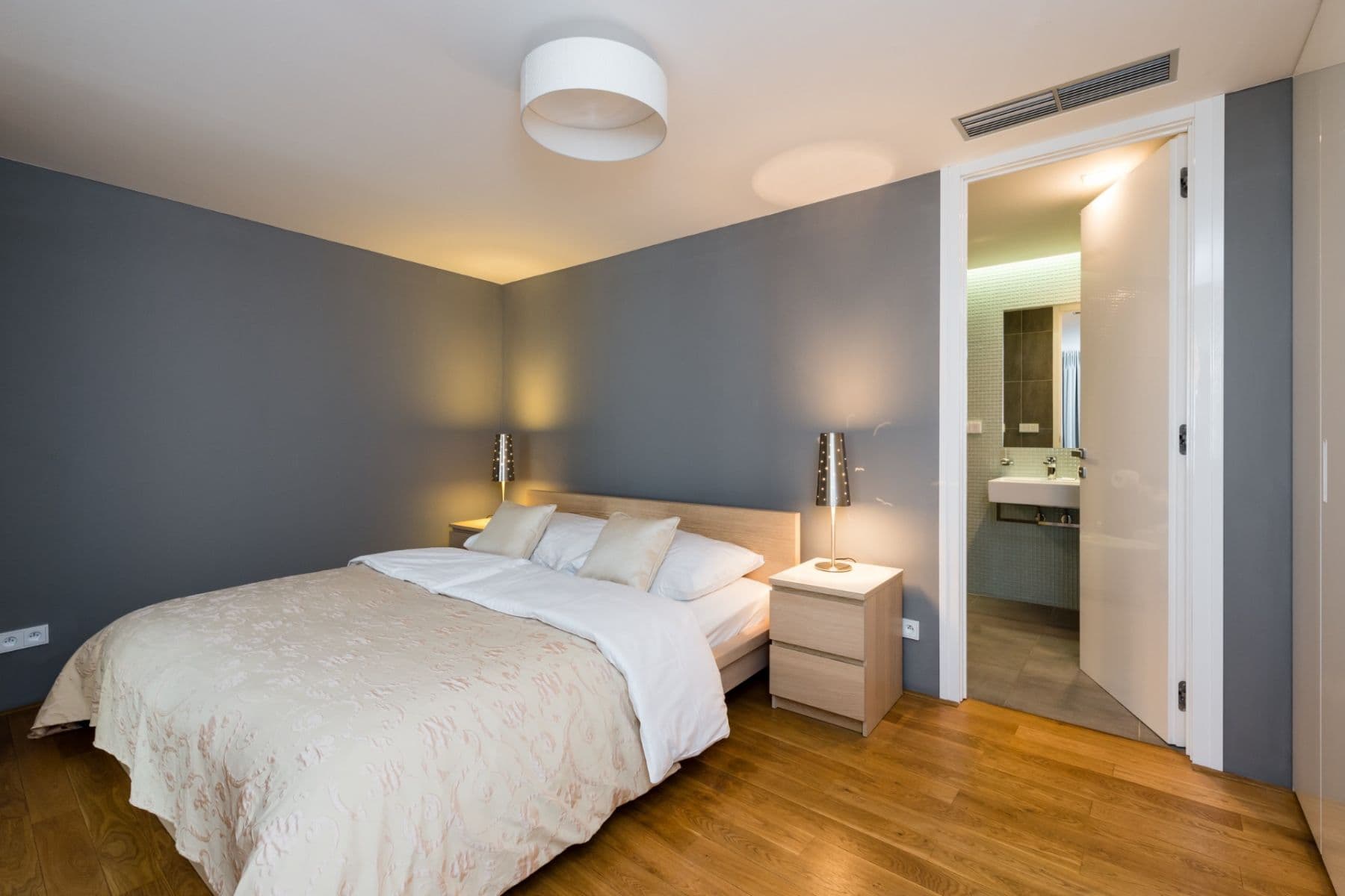 Prenájom bytu 2-izbový 108 m², Křižíkova, Praha, Praha Prenájom bytu 2-izbový 108 m², Křižíkova, Praha, Praha