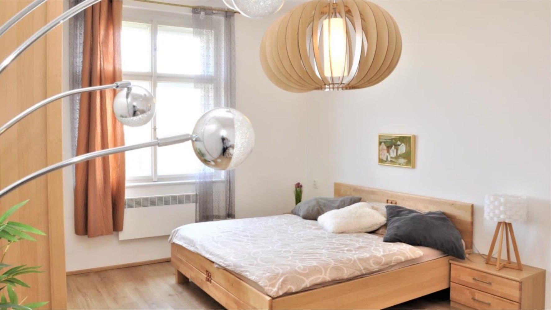 Predaj bytu 3-izbový 80 m², náměstí Jiřího z Lobkovic, Praha, Praha Predaj bytu 3-izbový 80 m², náměstí Jiřího z Lobkovic, Praha, Praha