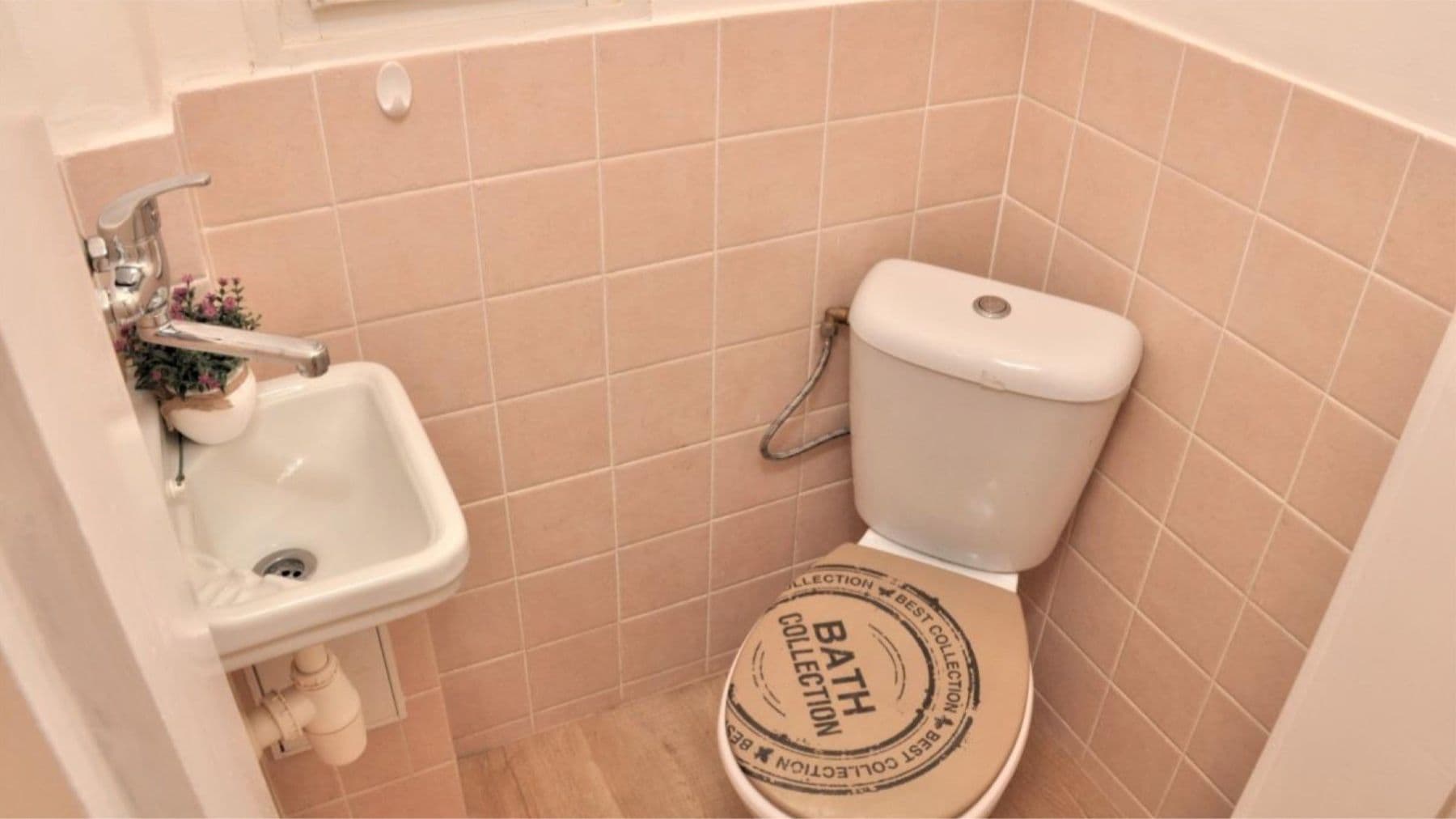 Predaj bytu 3-izbový 80 m², náměstí Jiřího z Lobkovic, Praha, Praha Predaj bytu 3-izbový 80 m², náměstí Jiřího z Lobkovic, Praha, Praha