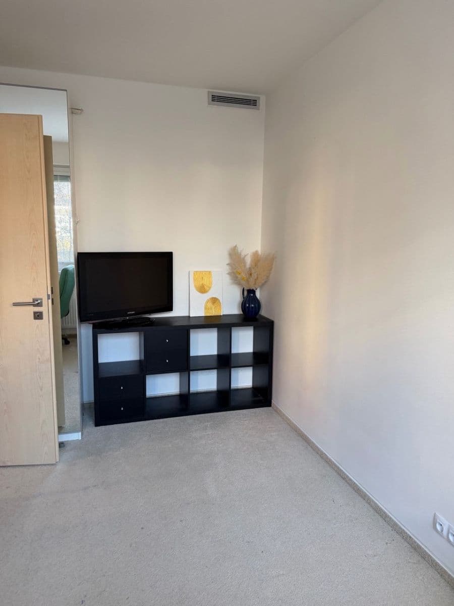 Prenájom bytu 3-izbový 63 m², Nepomuckých, Praha, Praha Prenájom bytu 3-izbový 63 m², Nepomuckých, Praha, Praha